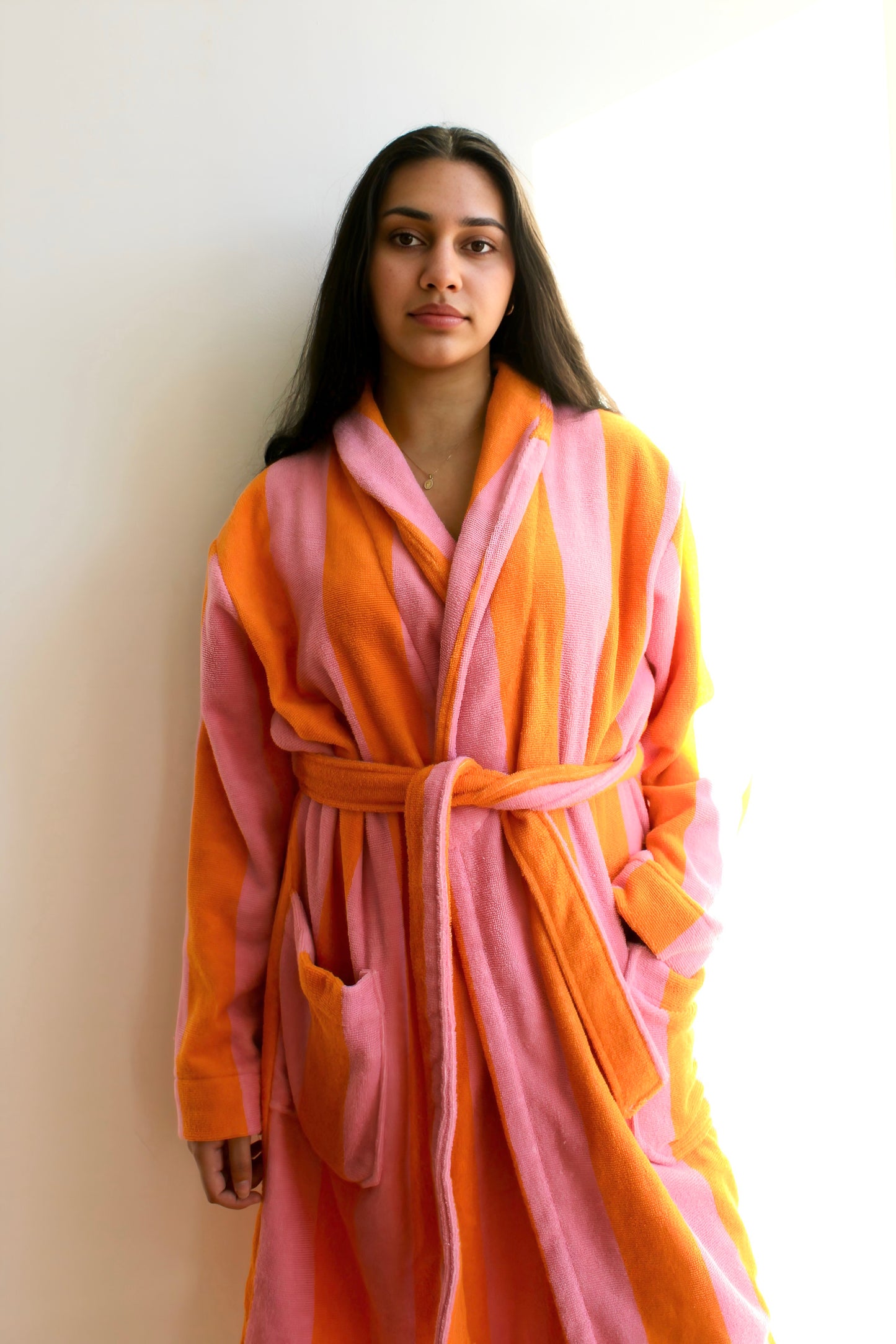 Bademantel aus 100% Baumwolle in Orange und Rosa gestreift